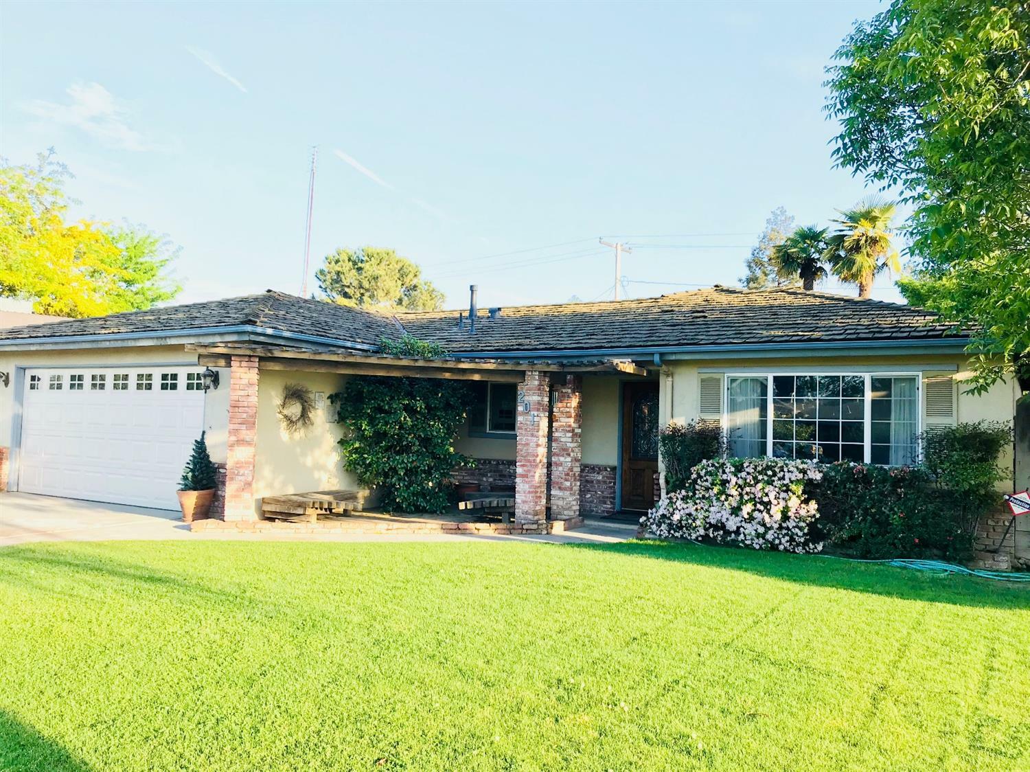 Property Photo:  201 E Lois Street  CA 93274 