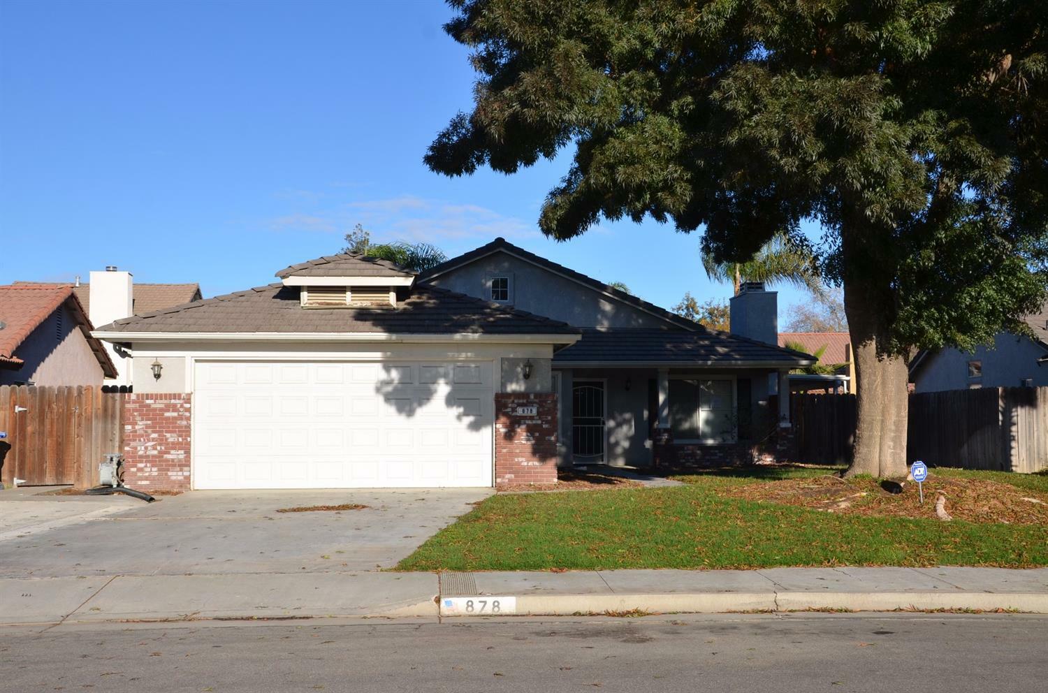 Property Photo:  878 E Julia Way  CA 93230 