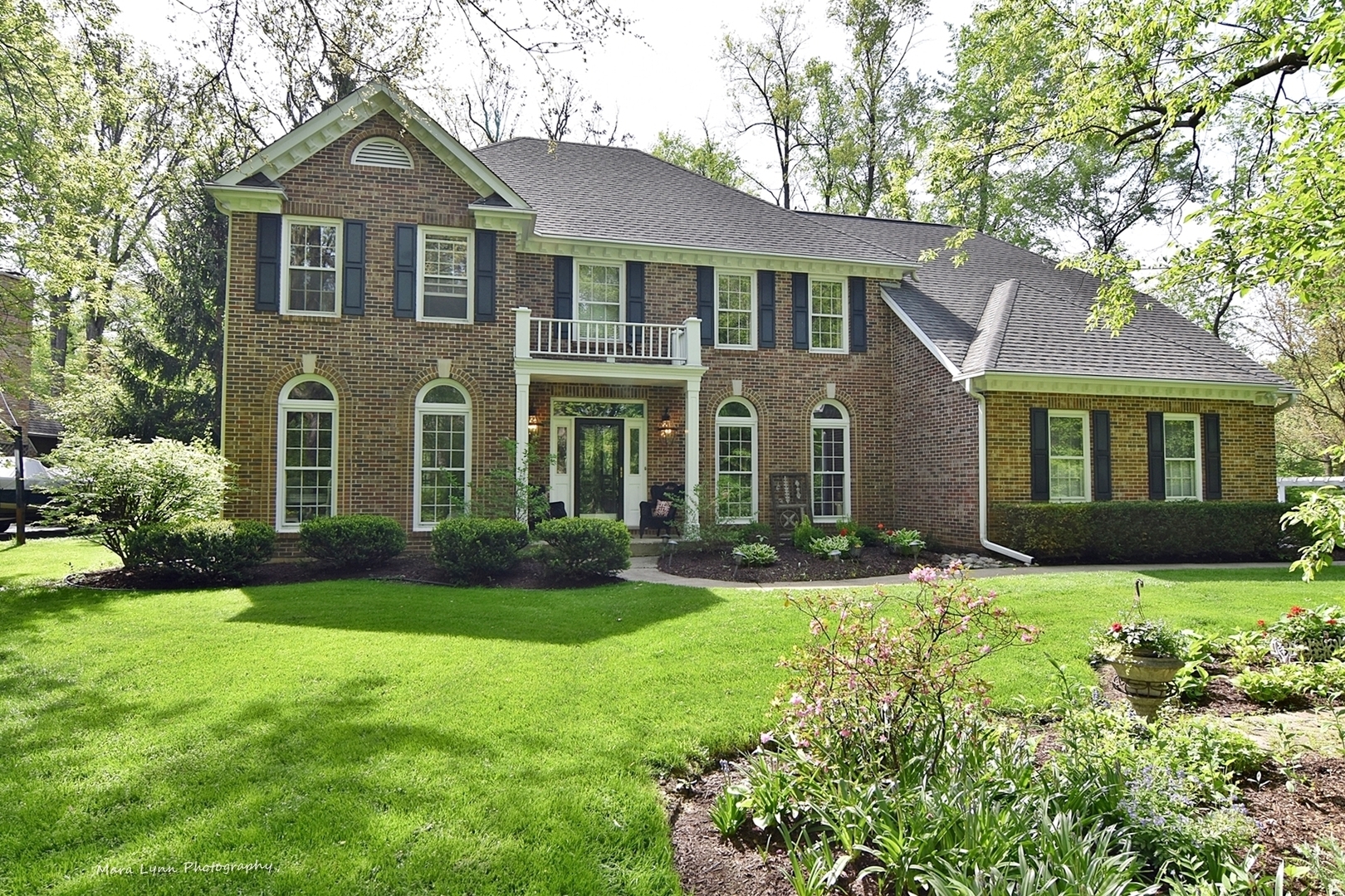 Property Photo: 601 Nor Oaks Court IL 60185