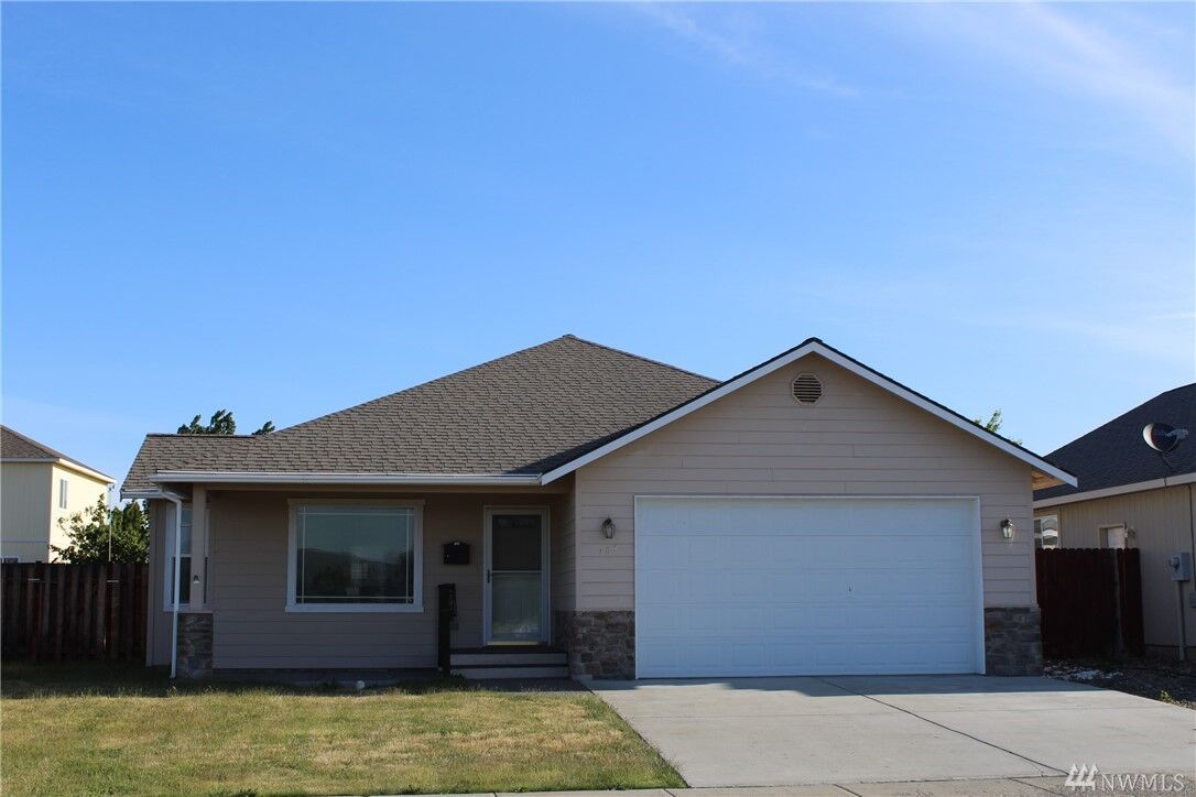 Property Photo: 107 W Greenfield Ave WA 98926