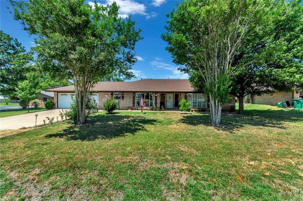 Property Photo:  837 N Avenue B  TX 76082 