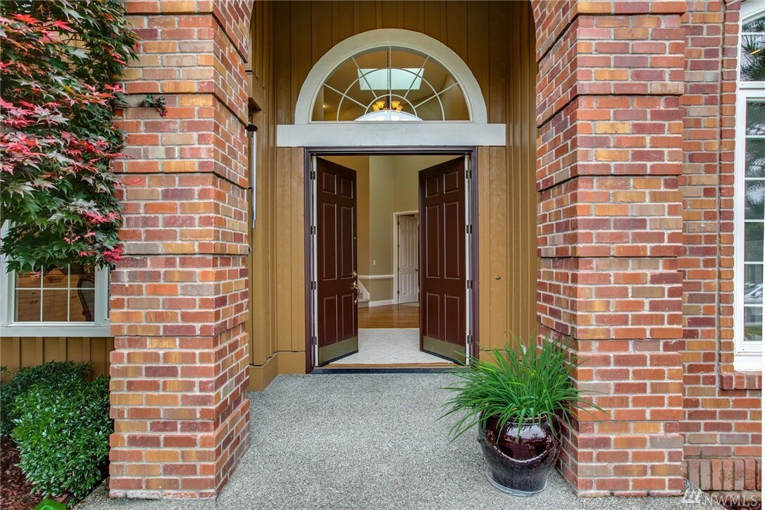 Property Photo: 26802 SE 9th Wy WA 98075