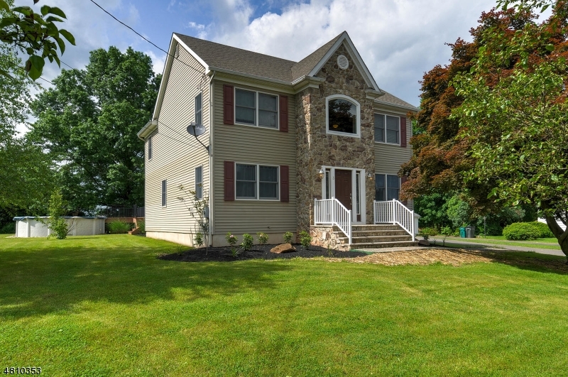 Property Photo:  3 Millbrook Place  NJ 08822 