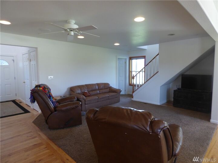 Property Photo:  193 Duck Lake Rd  WA 98841 