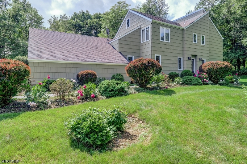 Property Photo:  383 Grist Mill Dr  NJ 07920 