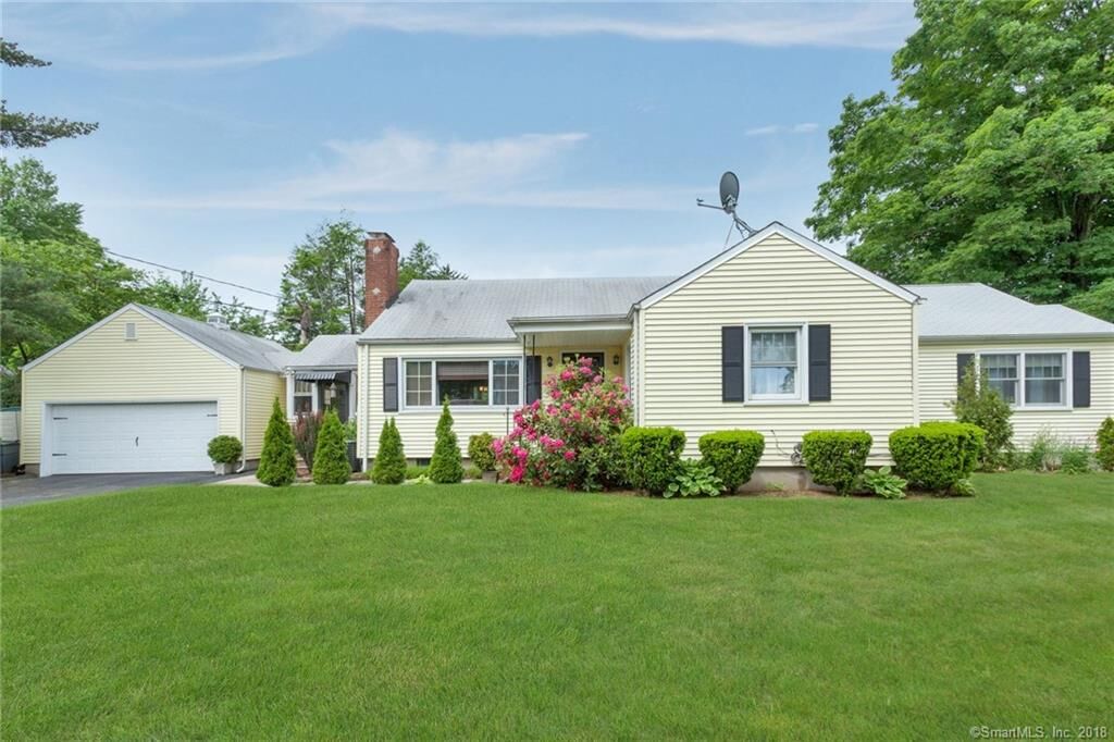 Property Photo:  15 Chestnut Hill Road  CT 06851 
