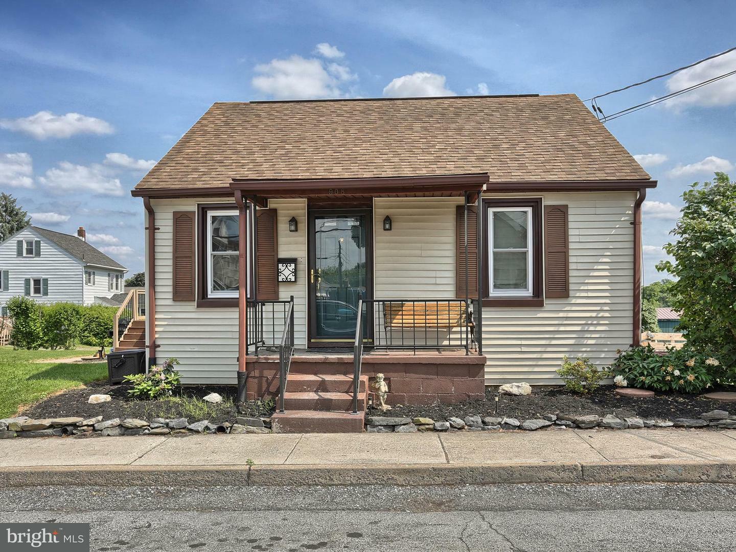Property Photo: 908 W Cherry Street PA 17078