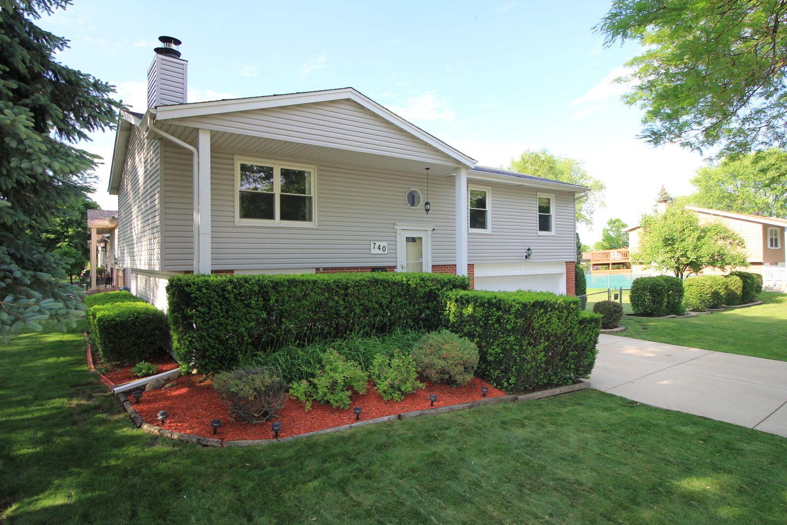 Property Photo: 740 West St Aubin Drive IL 60101
