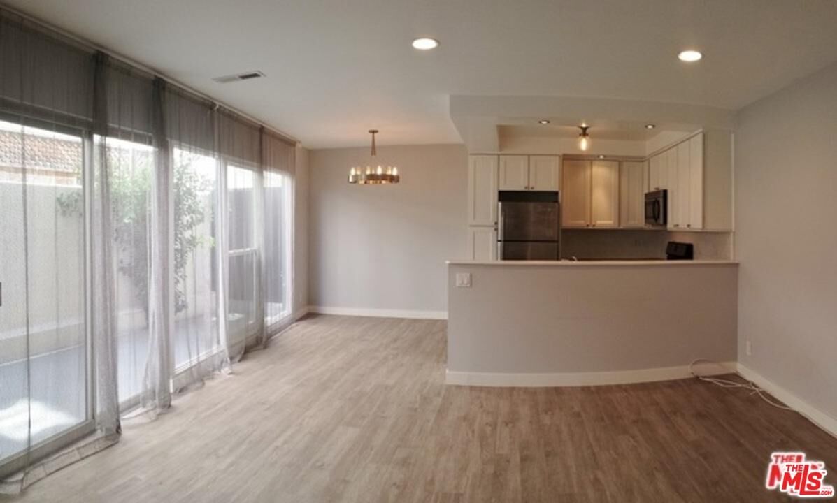 Property Photo: 11842 Kiowa Ave 5 CA 90049