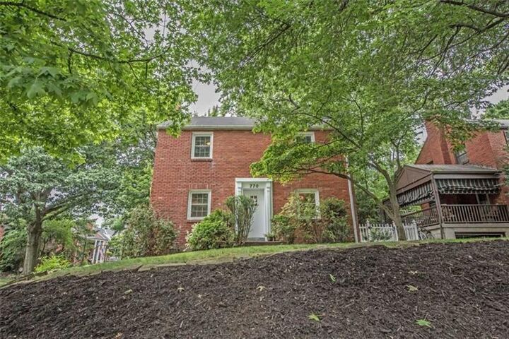 770 Fruithurst Dr  Mt. Lebanon PA 15228 photo