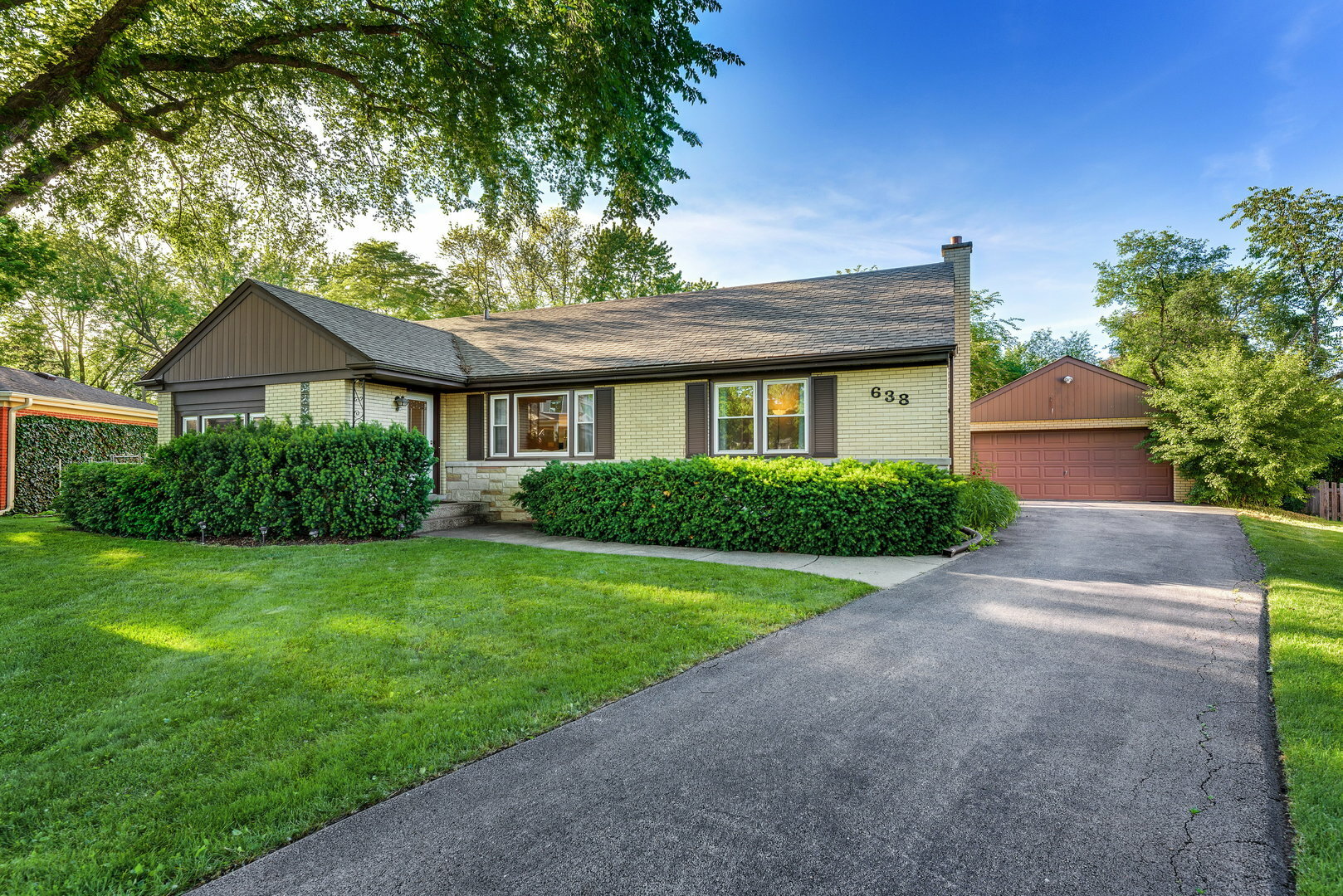 Property Photo:  638 Garden Court  IL 60025 