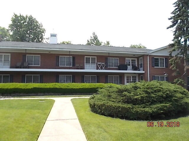 Property Photo:  2822 Dundee Road 16B  IL 60062 