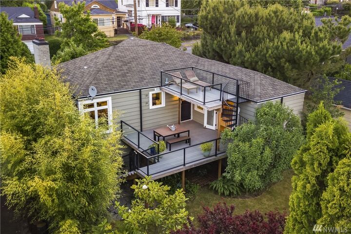 Property Photo:  2210 31st Ave S  WA 98144 