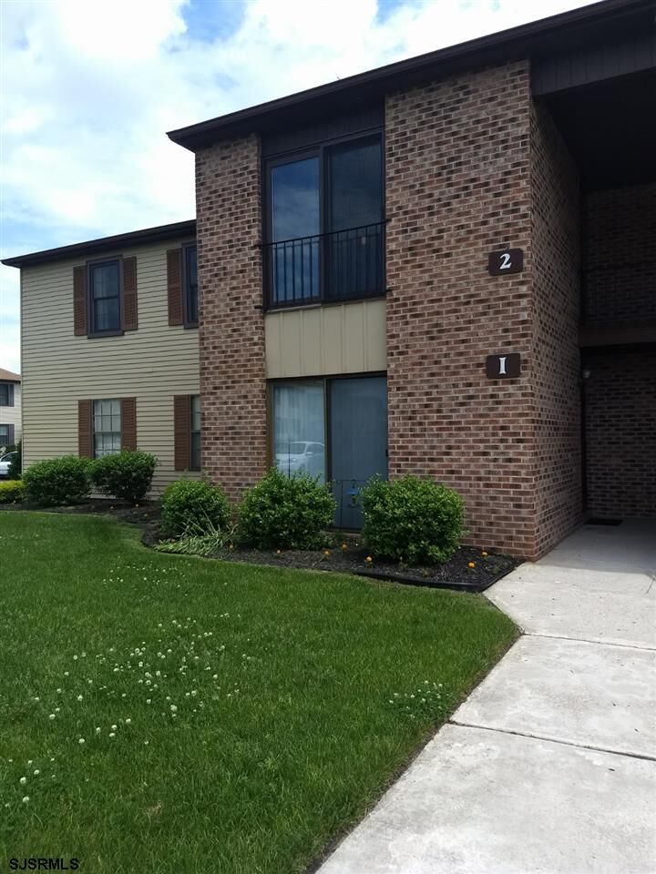 Property Photo: 1 Ipswich Pl K-6 NJ 08080