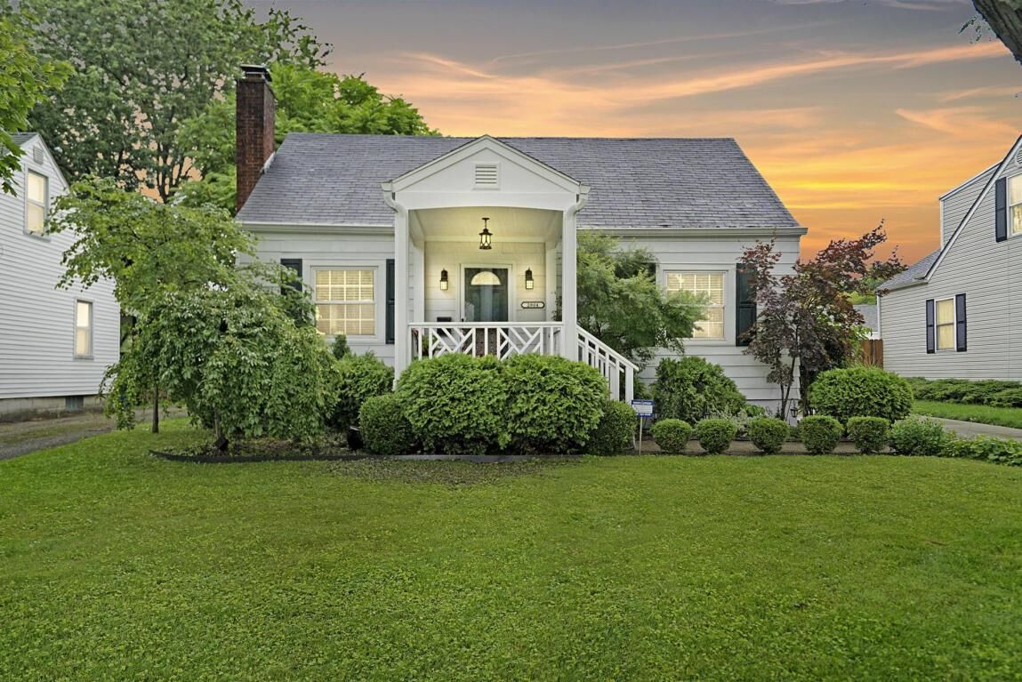 Property Photo:  2804 Brownlee Avenue  OH 43209 