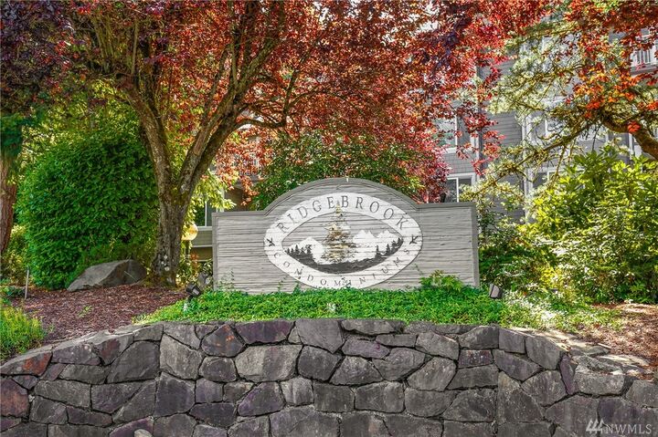 Property Photo:  208 Mt. Park Blvd SW E102  WA 98027 