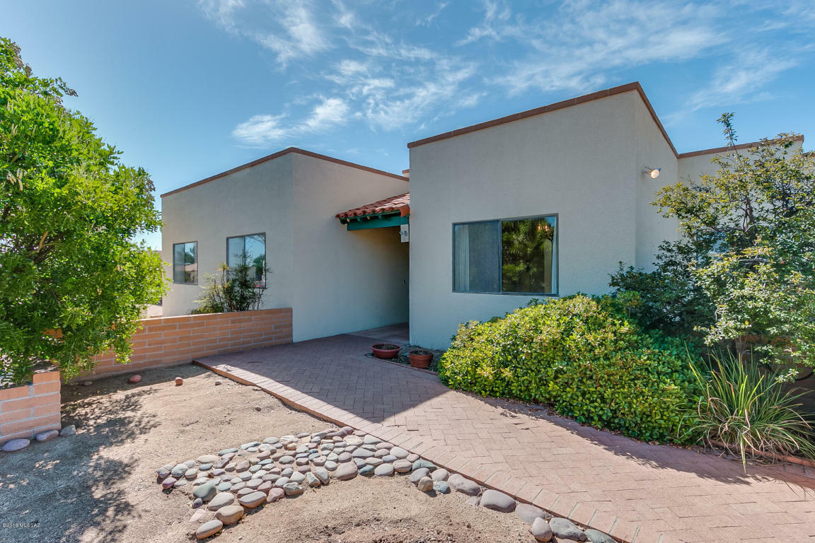 Property Photo:  221 W Calle Frambuesa  AZ 85614 