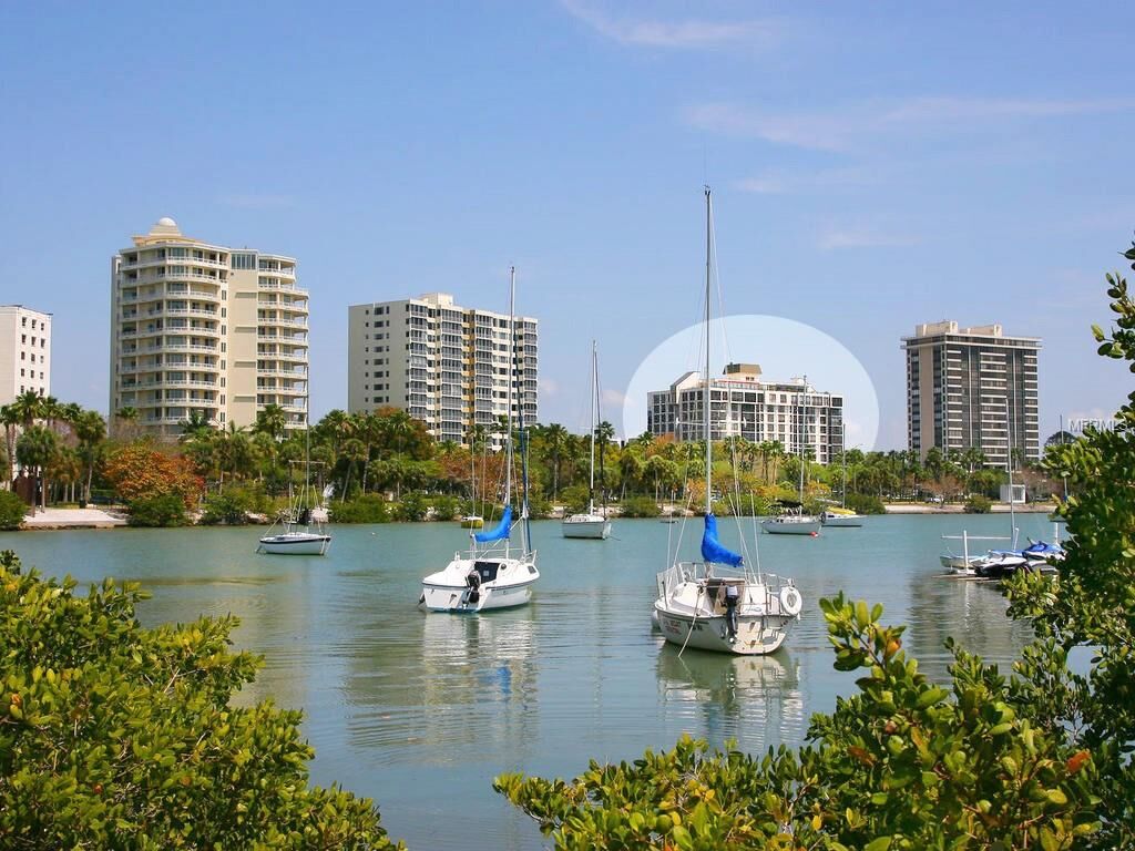 Property Photo:  707 S Gulfstream Avenue 208  FL 34236 