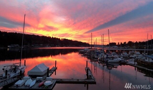 Property Photo:  8915 N Harborview Dr 202  WA 98332 