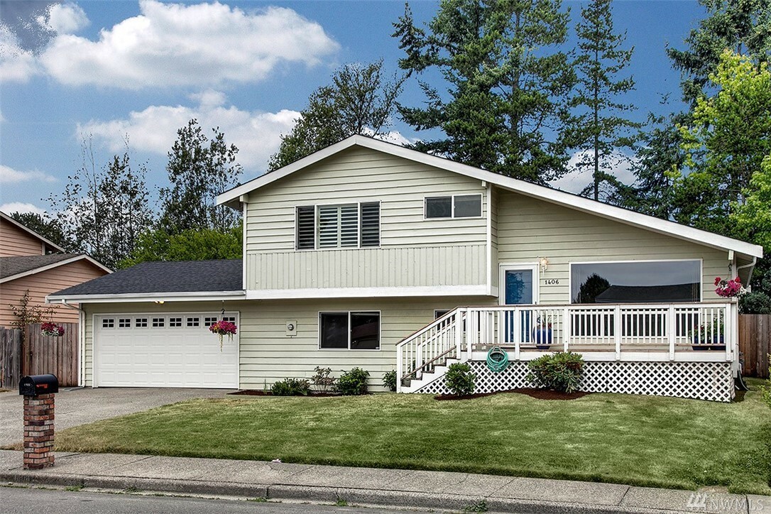 Property Photo:  1406 S 275th Place  WA 98198 