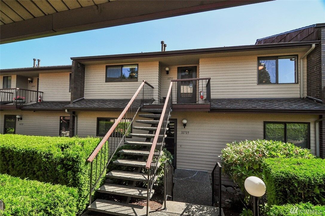 Property Photo: 10711 Glenacres Dr S WA 98168