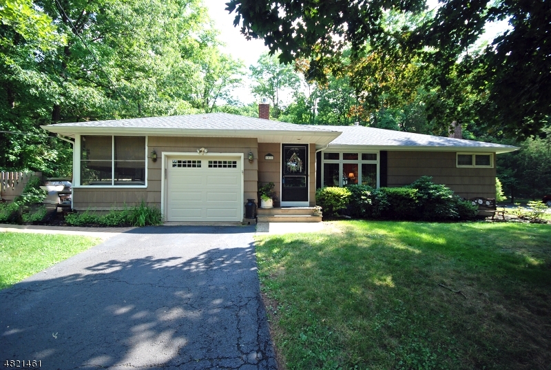 Property Photo:  1011 Washington Valley Rd  NJ 07920 