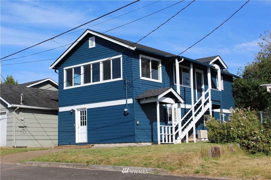 Property Photo:  160 Maple Street  WA 98612 
