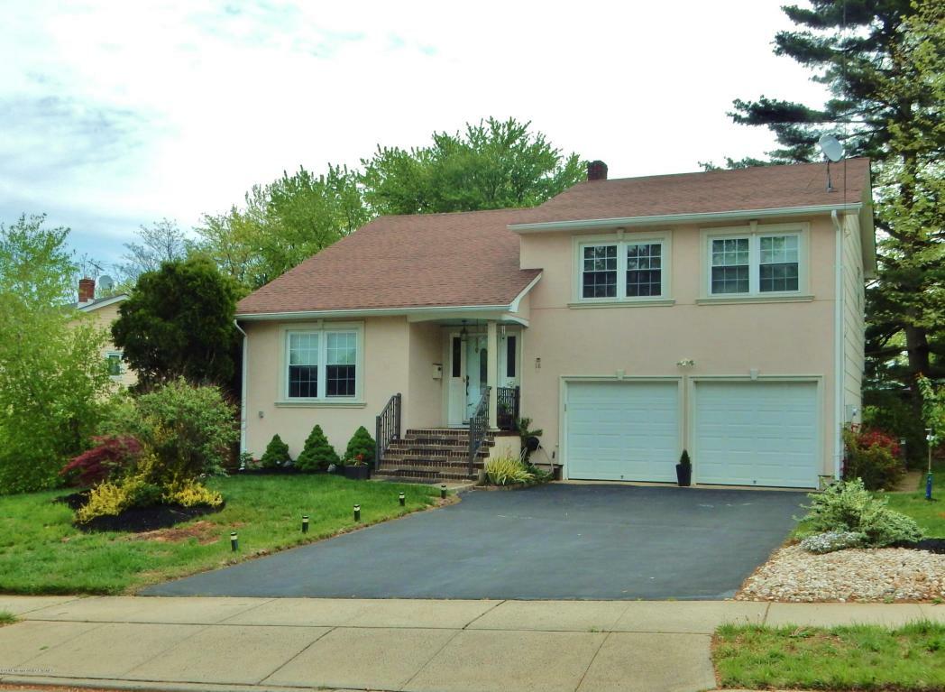 Property Photo:  18 Villanova Road  NJ 08859 