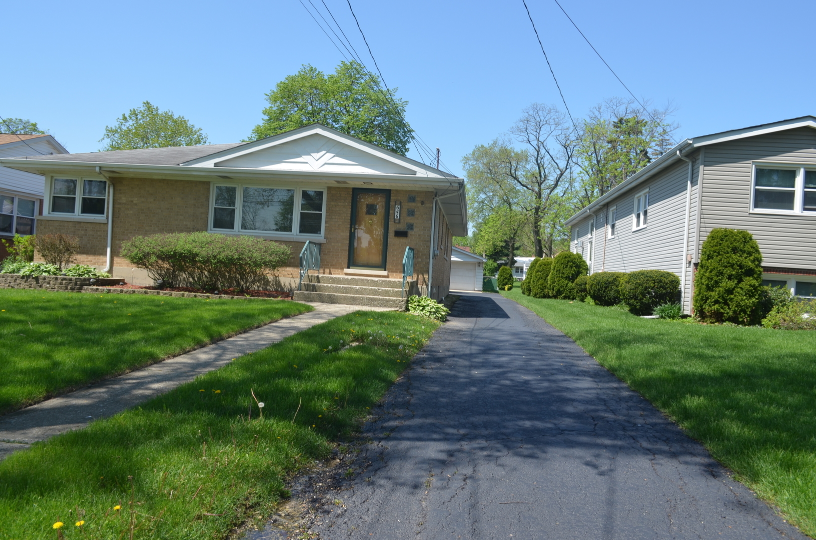 Property Photo: 646 Riverside Drive IL 60181
