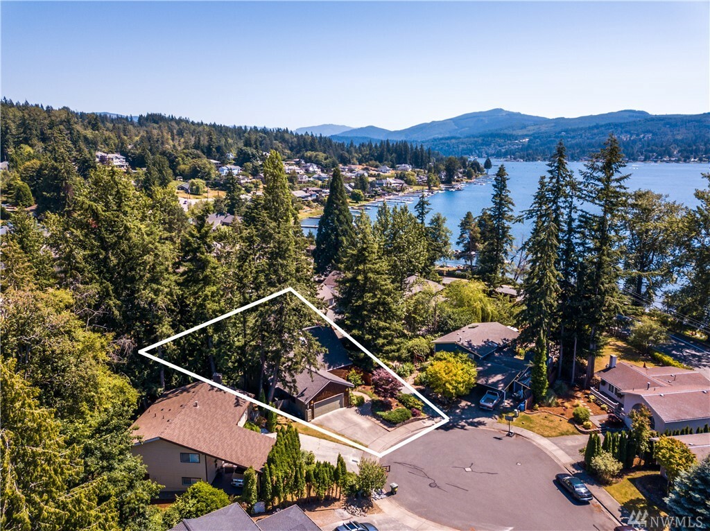 Property Photo:  1125 E Beachview Place  WA 98226 