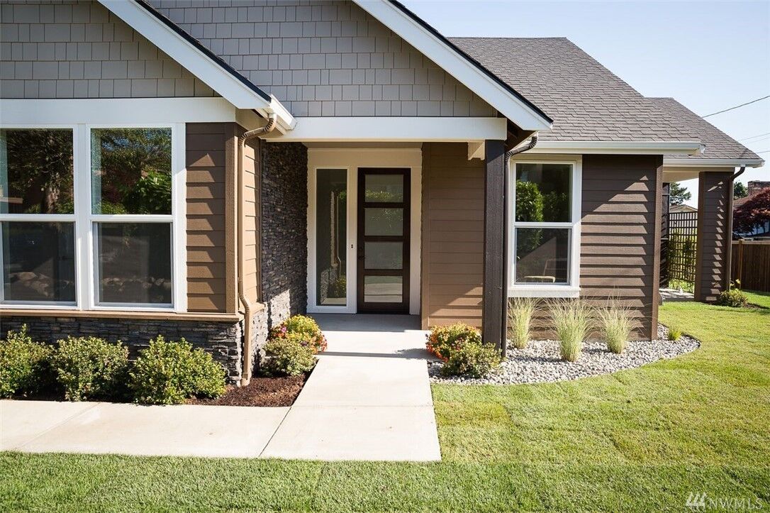 Property Photo: 515 Pine St WA 98020