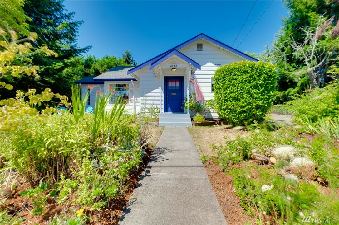 Property Photo:  2523 Perry Ave NE  WA 98310 