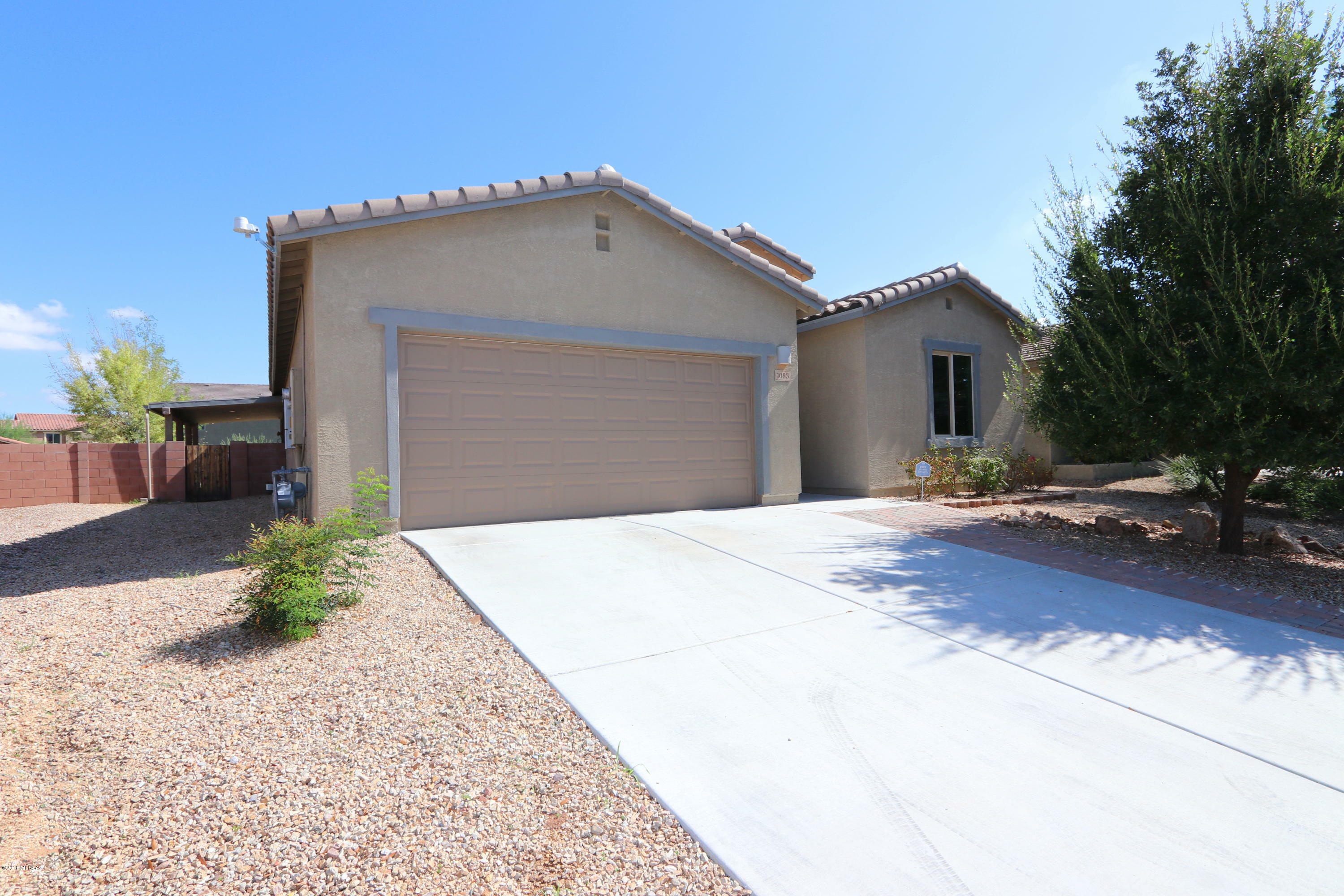 Property Photo:  1083 E Empire Canyon Lane  AZ 85629 