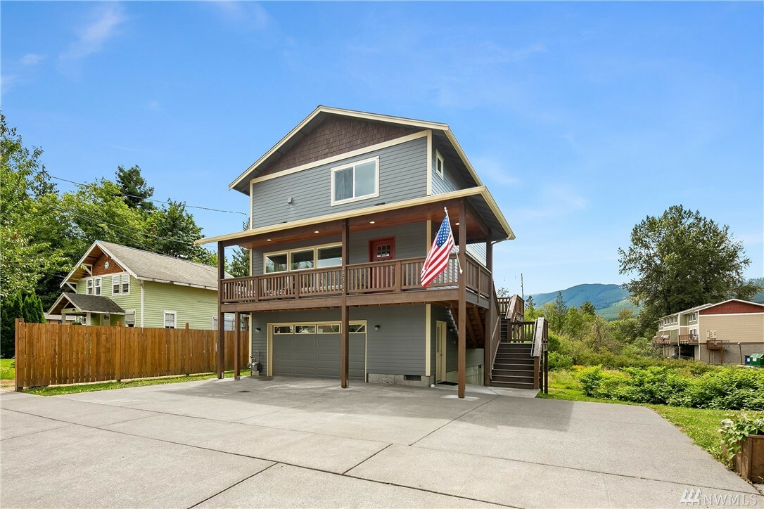 Property Photo:  38333 SE Maple St  WA 98065 