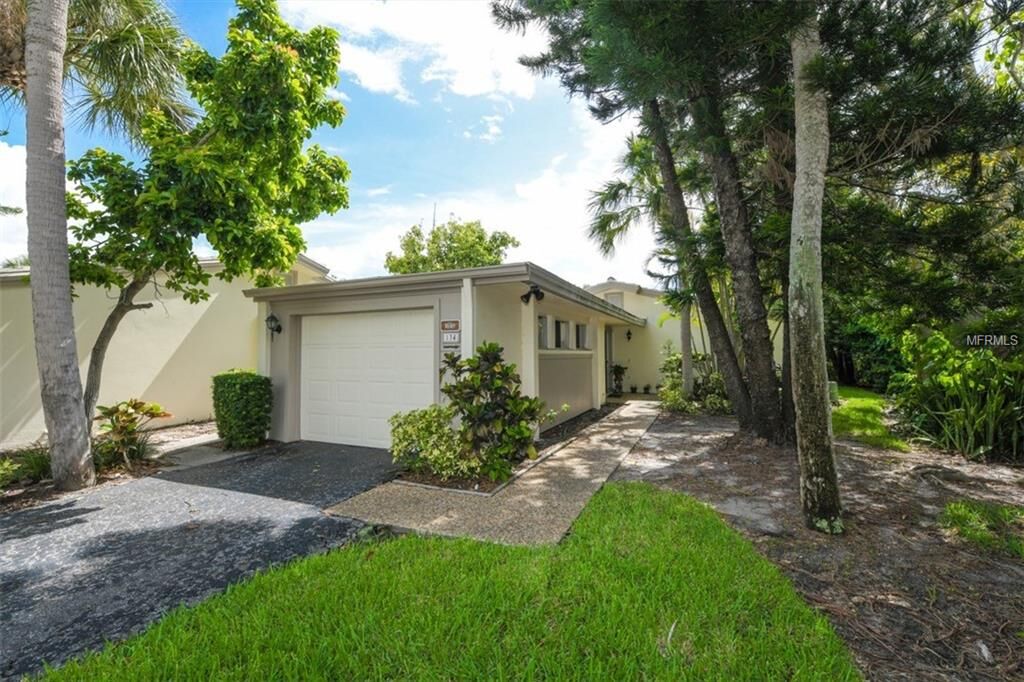 Property Photo:  134 Whispering Sands Circle V-13  FL 34242 