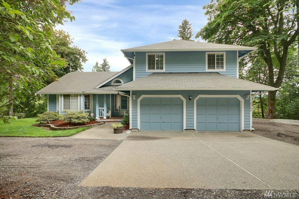 Property Photo:  3702 E Pioneer Ave  WA 98372 