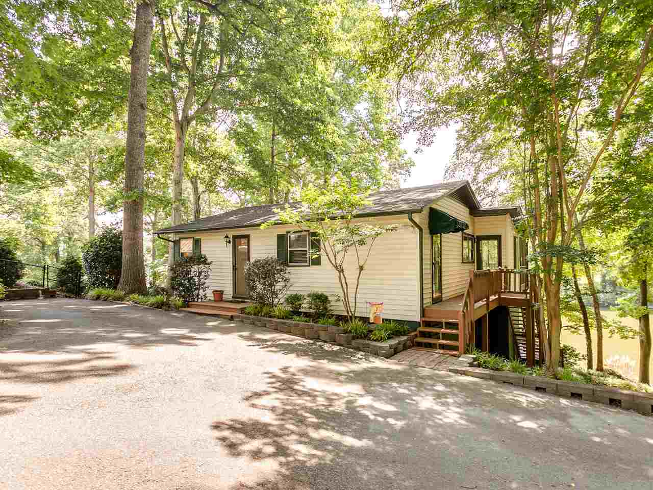 Property Photo:  382 Hillside Drive  SC 29349 