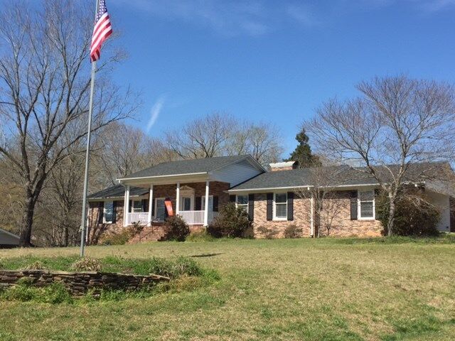 Property Photo: 210 Briarwood Drive SC 29372