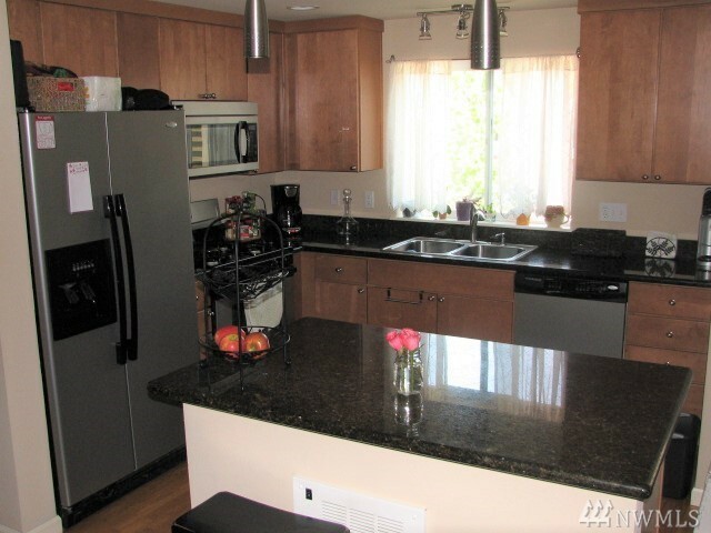 Property Photo:  1272 N 143 St  WA 98133 