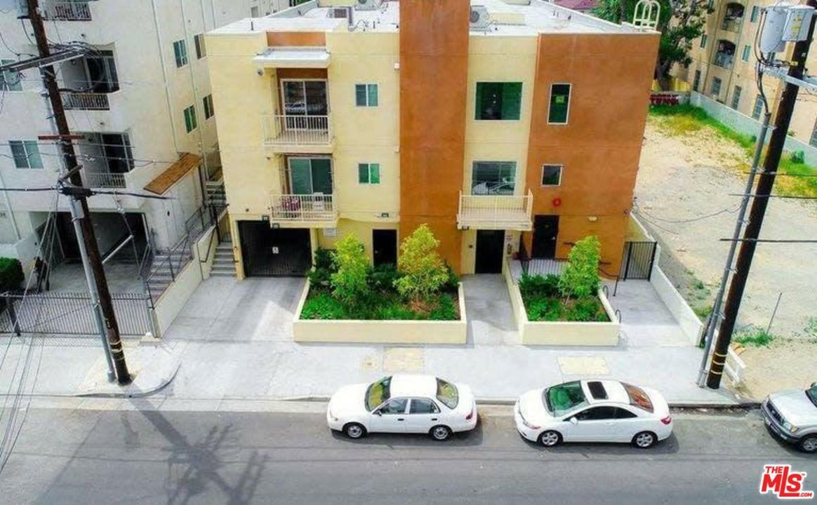 Property Photo: 12132 Hart St CA 91605