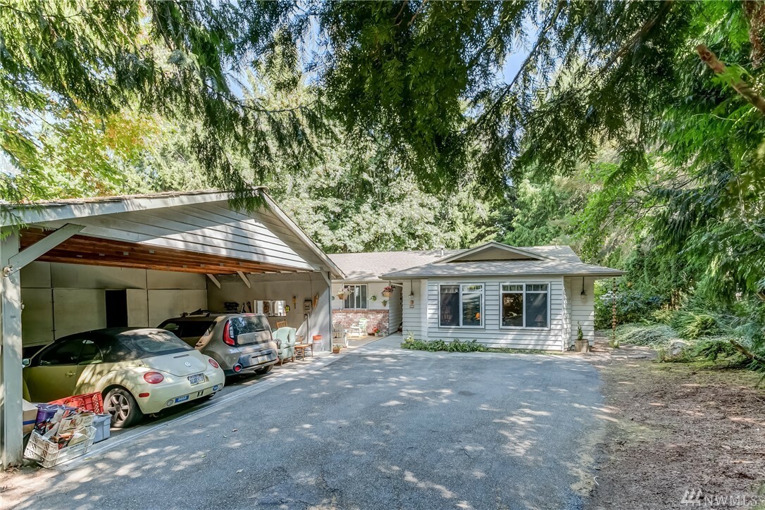 Property Photo:  1520 Lowell Ave  WA 98229 