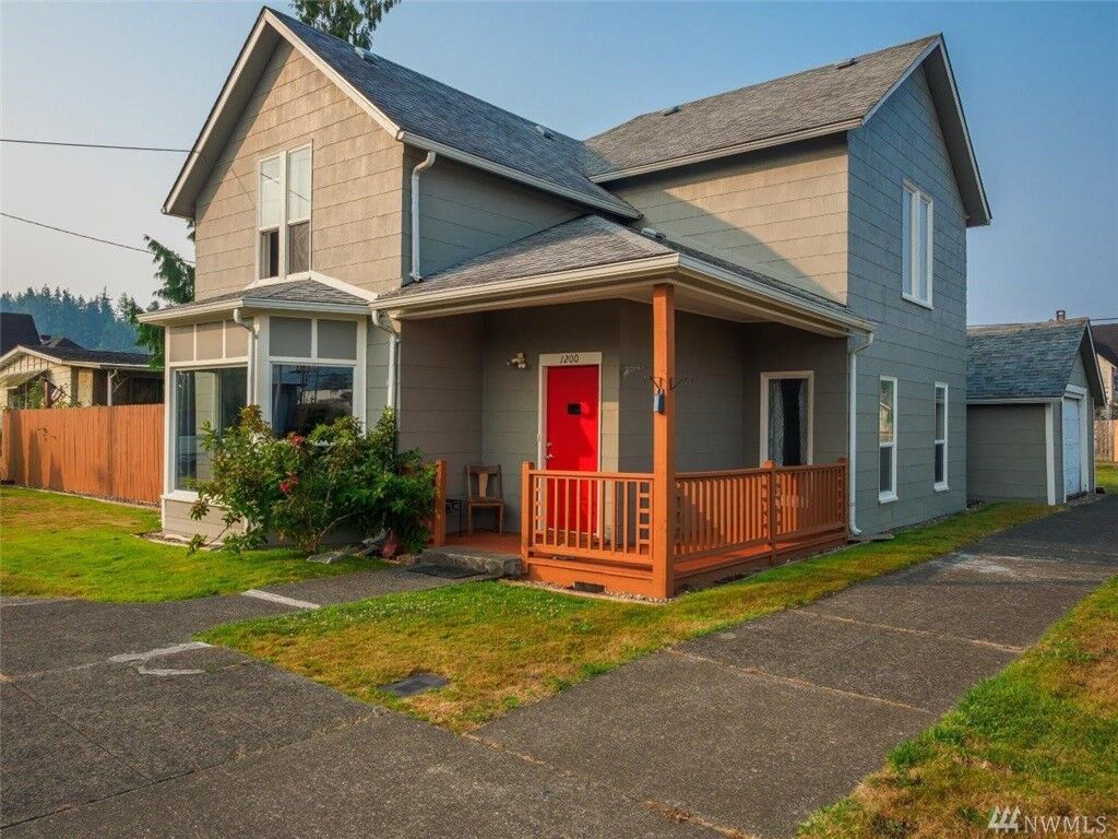 Property Photo:  1200 E 2nd St  WA 98537 