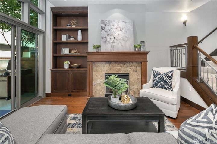 Property Photo: 10682 NE 9th Place Th-22 WA 98004