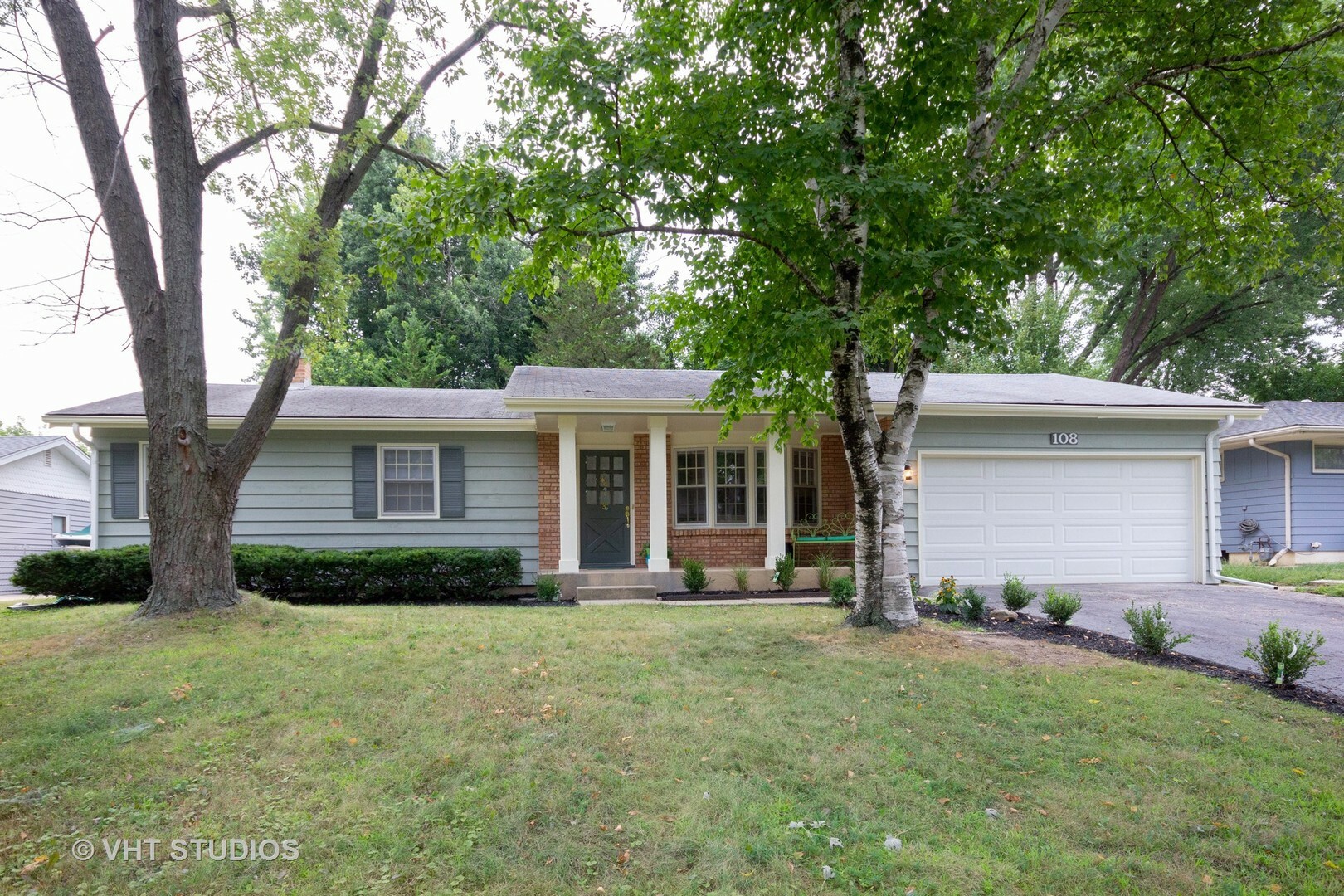 Property Photo:  108 Oaklawn Avenue  IL 60543 