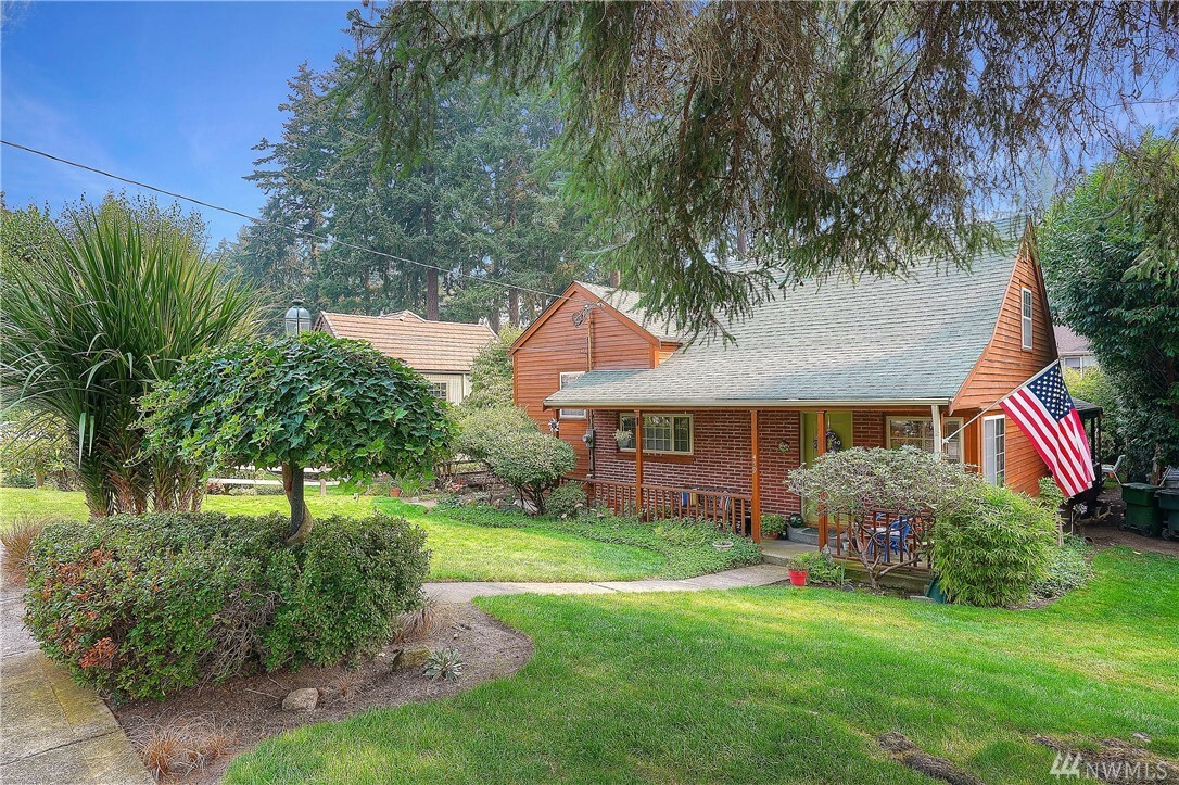 Property Photo:  419 Harvard Ave  WA 98466 