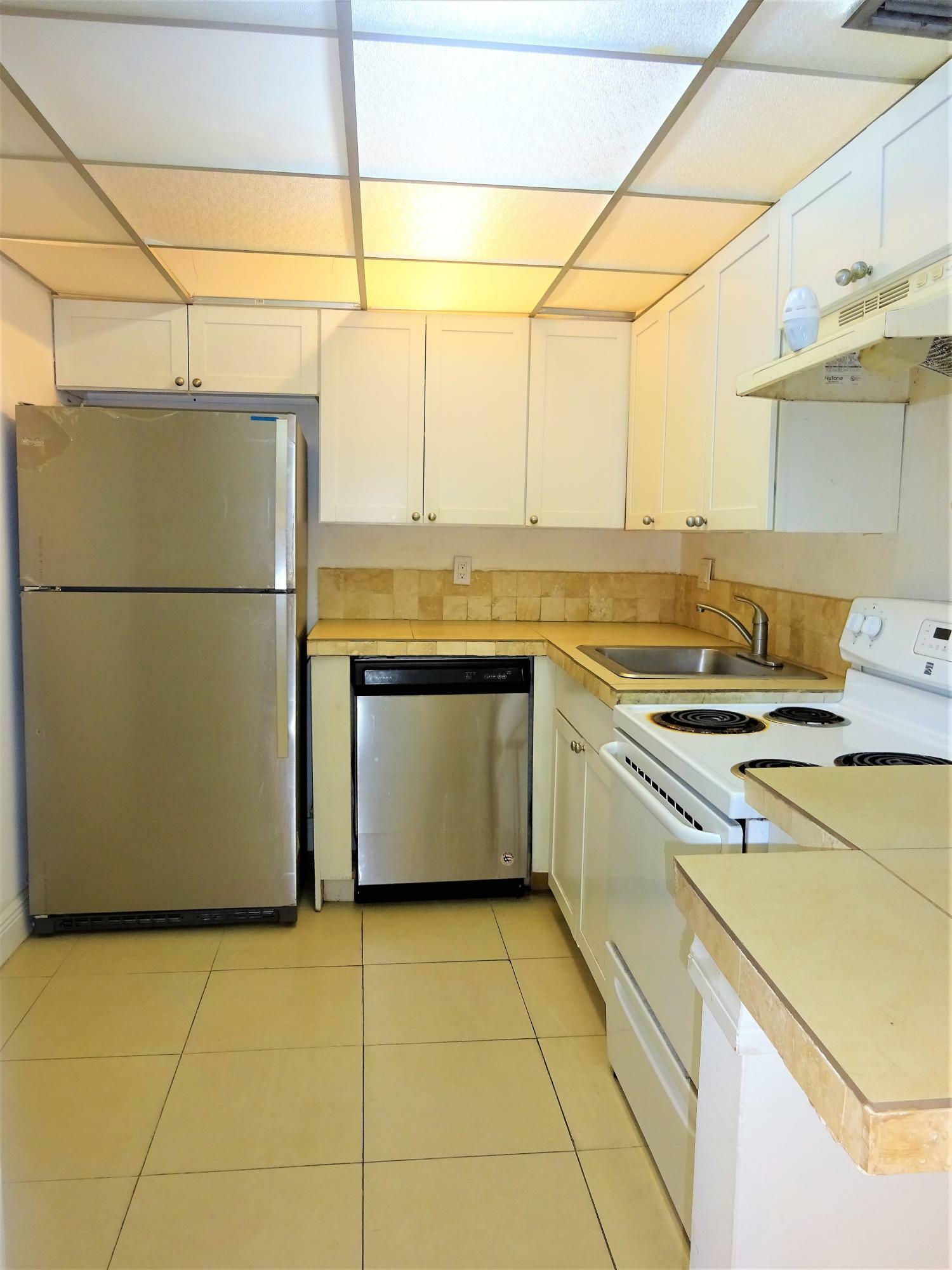 Property Photo: 490 NW 20th Street 112 FL 33431