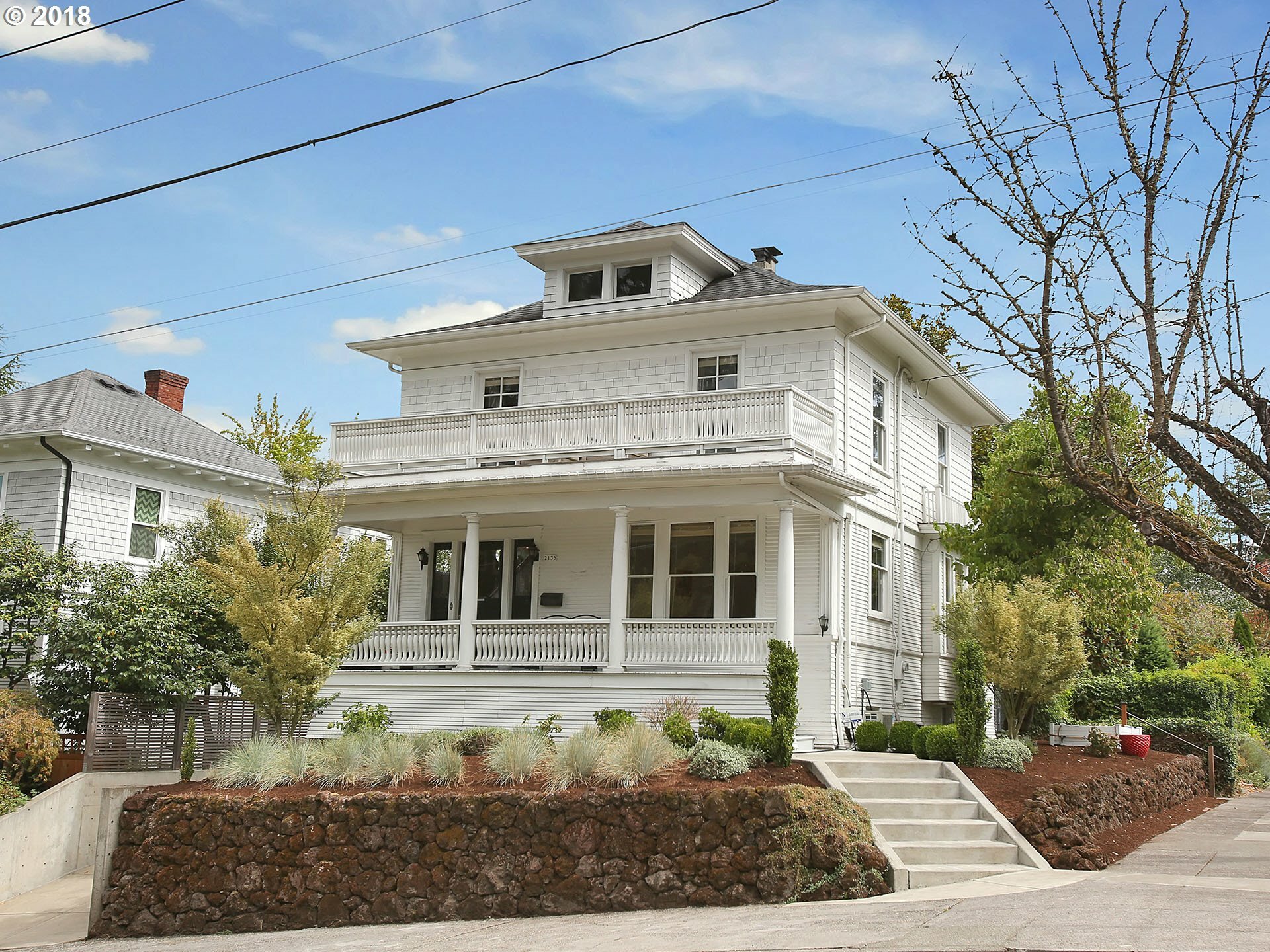 Property Photo:  2136 SW Vista Ave  OR 97201 