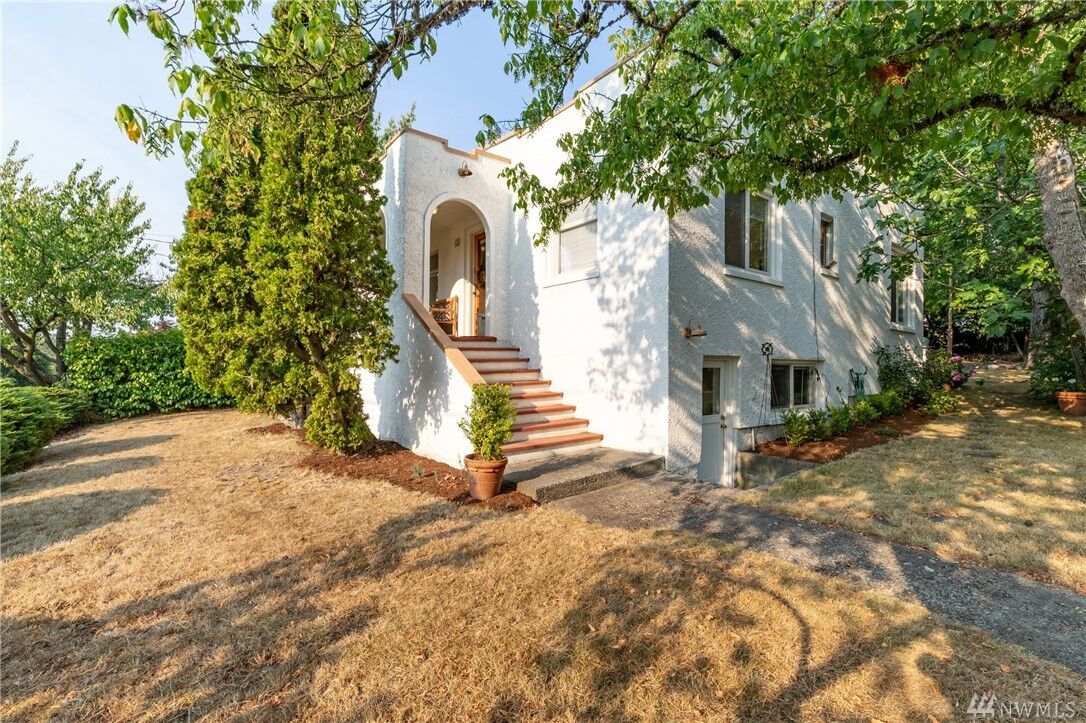 Property Photo: 704 N 6th Street WA 98273