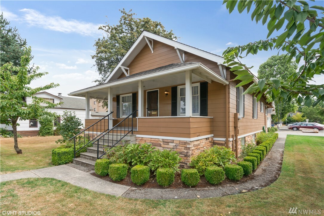 Property Photo:  402 A St SW  WA 98001 