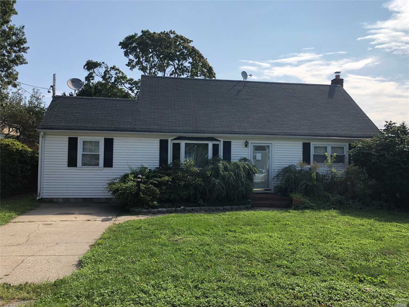 Property Photo:  320 S 7th Street  NY 11757 